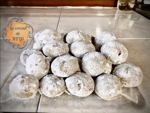 Deliciosas galletas de nuez cubiertas con az&uacute;car glass