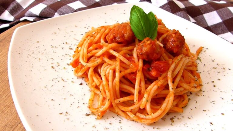 Receta fácil de espaguetis con salchichas
