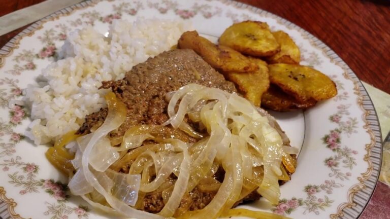 Bistec encebollado: trucos para que quede blandito