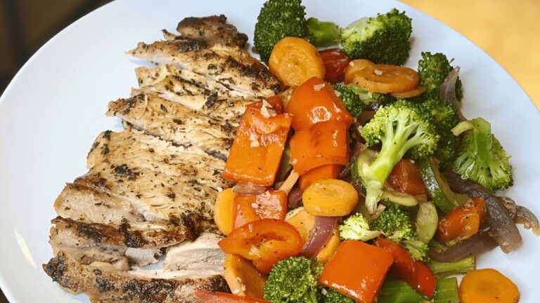Pollo a la plancha con verduras: una deliciosa opci&oacute;n saludable