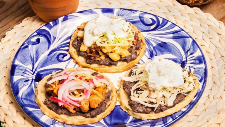 Descubre los Ingredientes Esenciales de un Sope