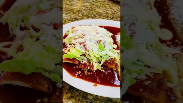 Deliciosas Enchiladas Rojas con Arroz y Frijoles