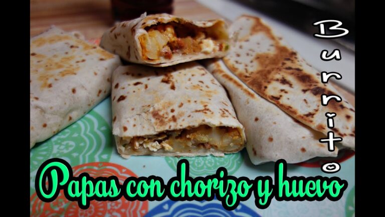 Delicioso burrito de chorizo con papas y huevos
