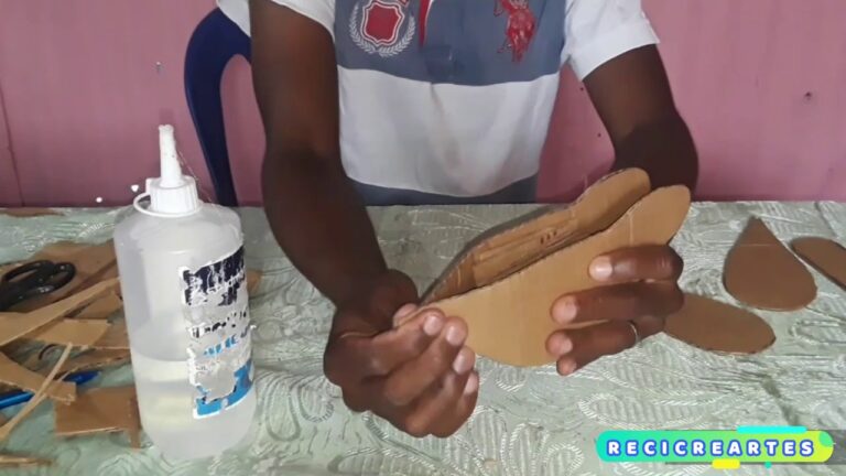 Crea una Ave con Material Reciclable