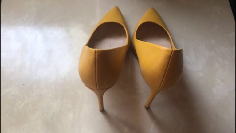 C&oacute;mo Aflojar Zapatos de Piel Usando Alcohol
