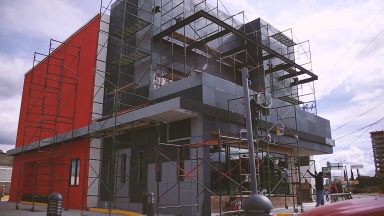 Carl’s Jr. Zavaleta: Innovaci&oacute;n y Sabor en Cada Bocado