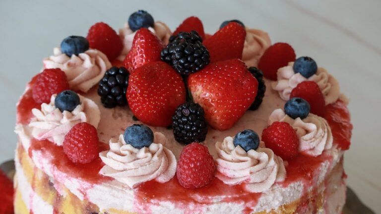 Pastel Desnudó con Fruta: Delicia Visual y Saborosa