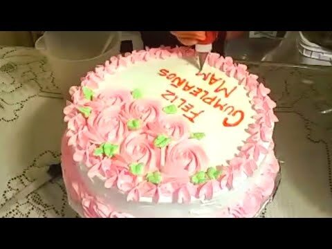 Chocoflan Decorado con Chantilly: Un Postre Irresistible