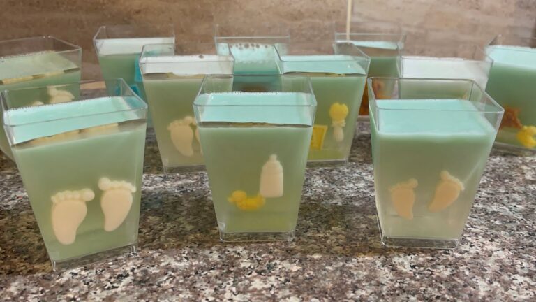 Deliciosas gelatinas individuales para baby shower de niño