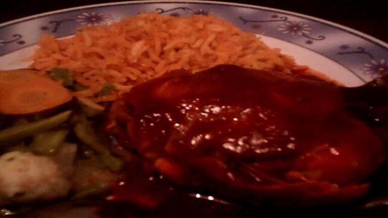 Delicioso Pollo Enchilado con Hojas de Aguacate