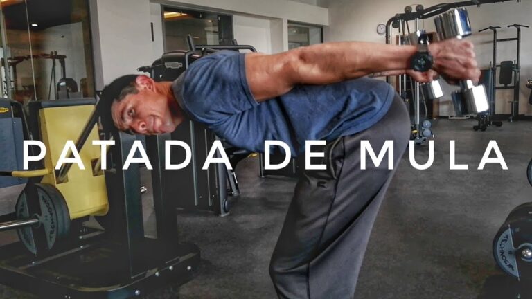 Potencia tus tríceps con la patada de mula